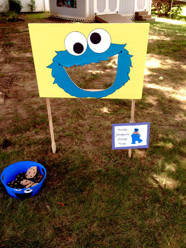 Sesame Street Party Games - Cookie Monster Cookie Toss