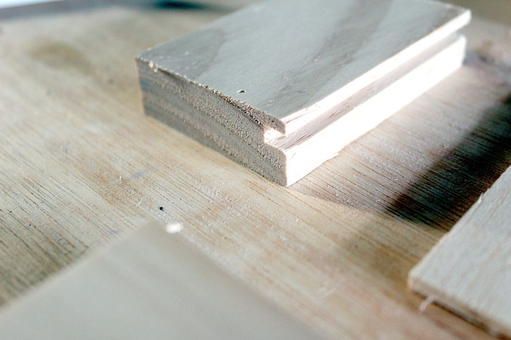 Cutting groove into drawer front wood for easily assembly